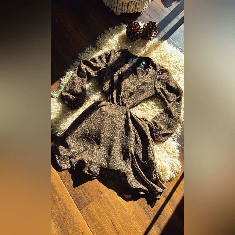 Forever 21 Black and Gold Zippered Dress